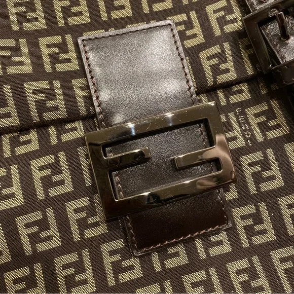 VINTAGE Fendi PRISTINE Printed Clutch Tote Purse 👜 Mini Duffel Shoulder Bag - Picture 2 of 6